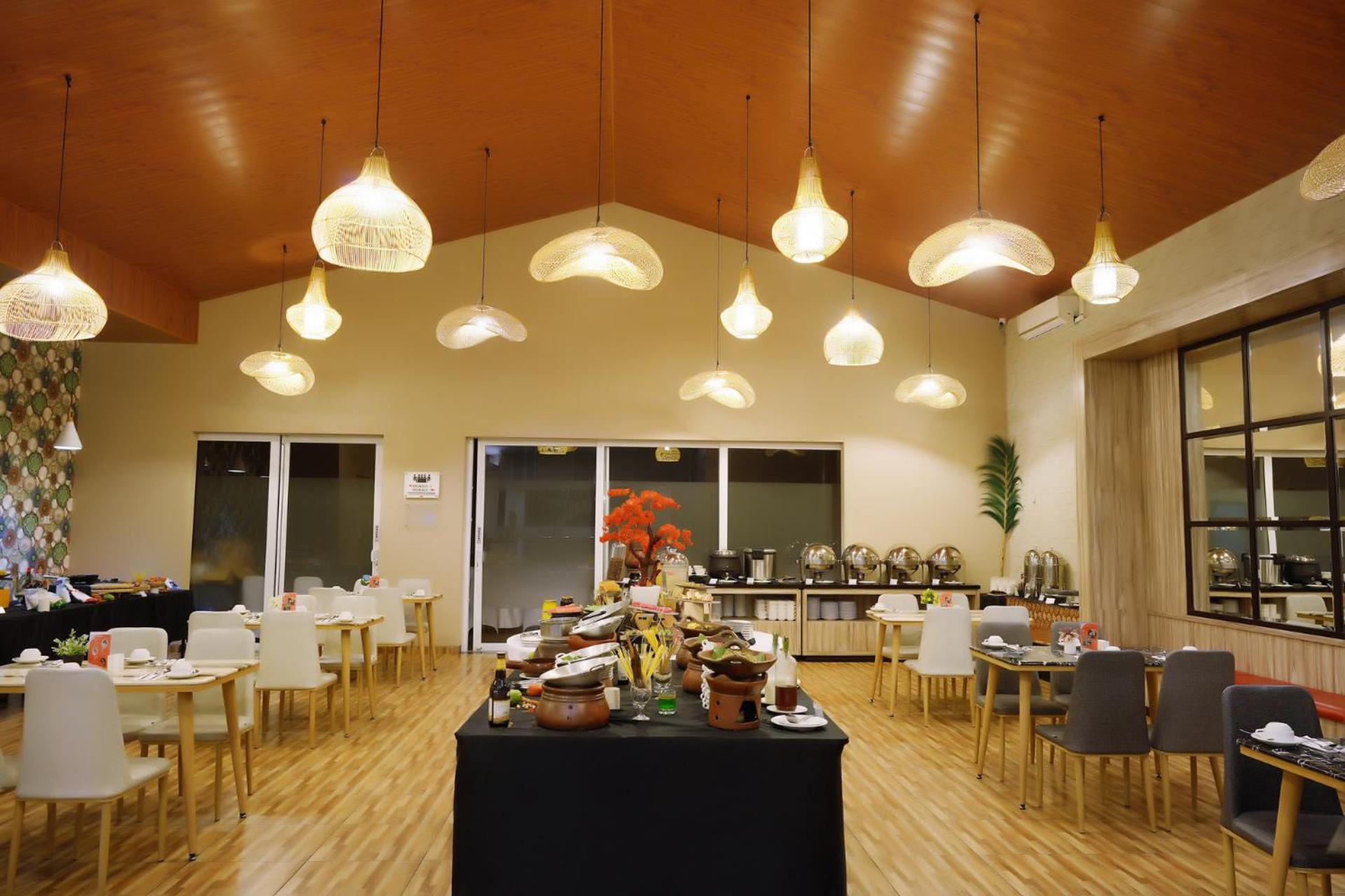 Front One Hotel Sragen 外观 照片