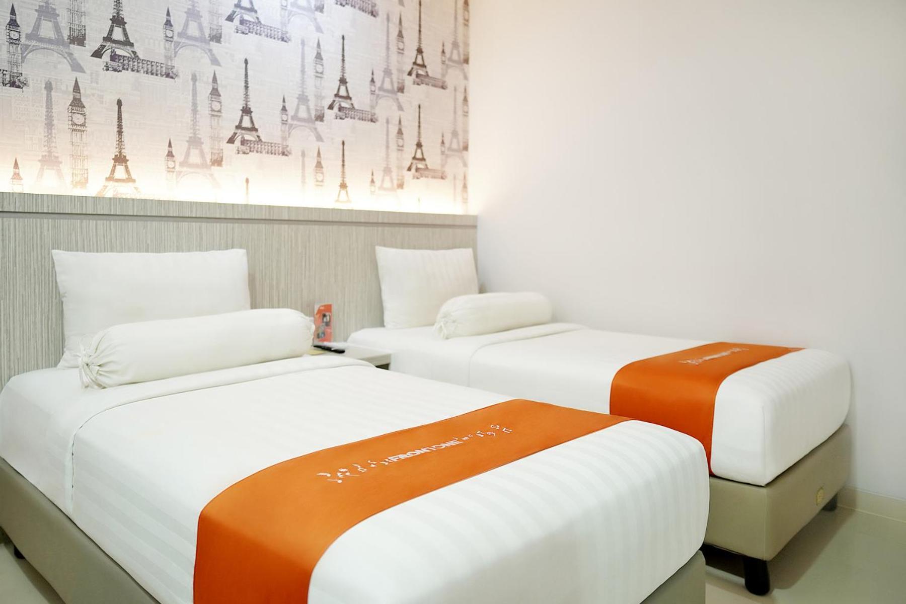 Front One Hotel Sragen 外观 照片