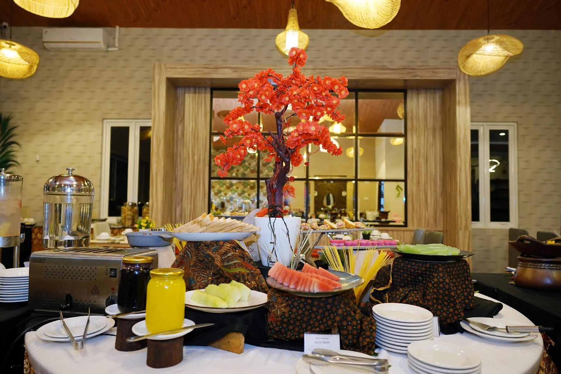 Front One Hotel Sragen 外观 照片