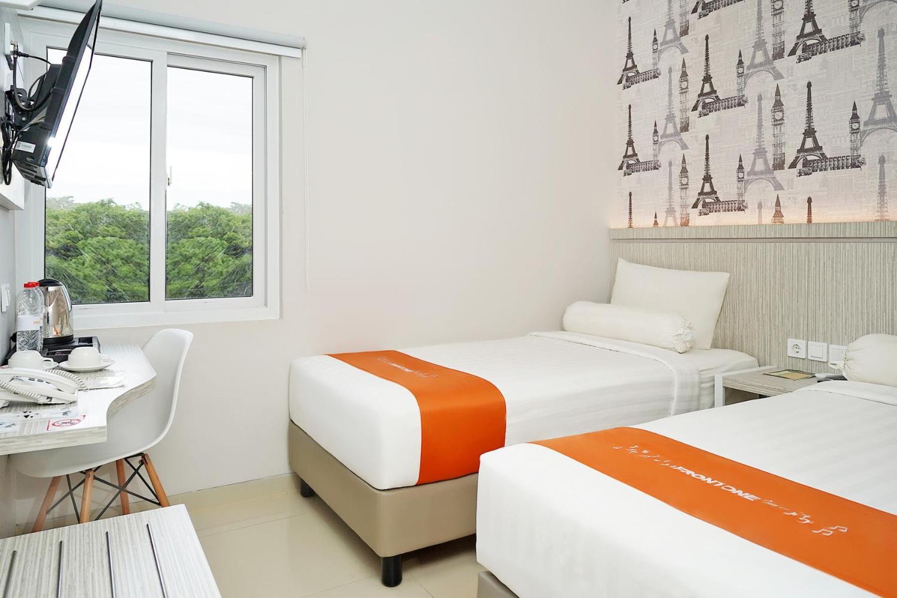Front One Hotel Sragen 外观 照片