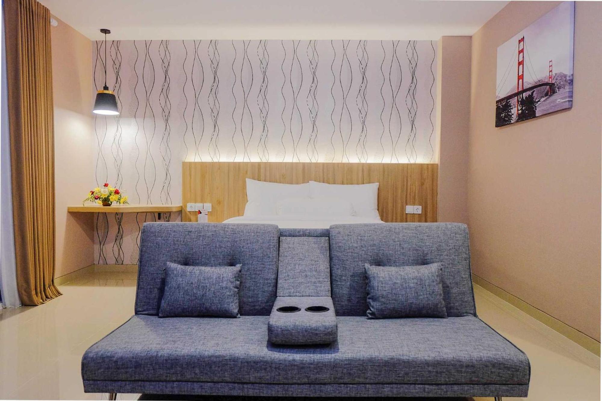 Front One Hotel Sragen 外观 照片